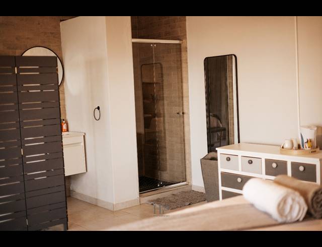 7 BEDROOM LODGE FOR SALE IN WATERKLOOF AH